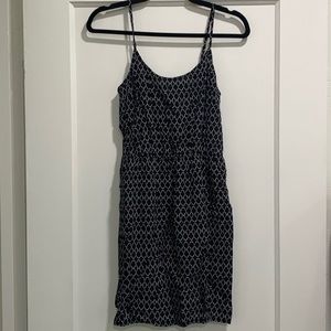 Old Navy short spaghetti strap black and white dress size small.
